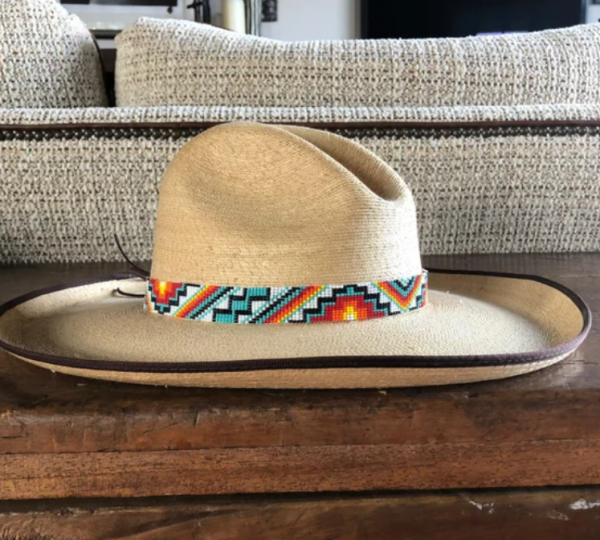 Topi Cowboy dengan Motif Aztek atau Etnik